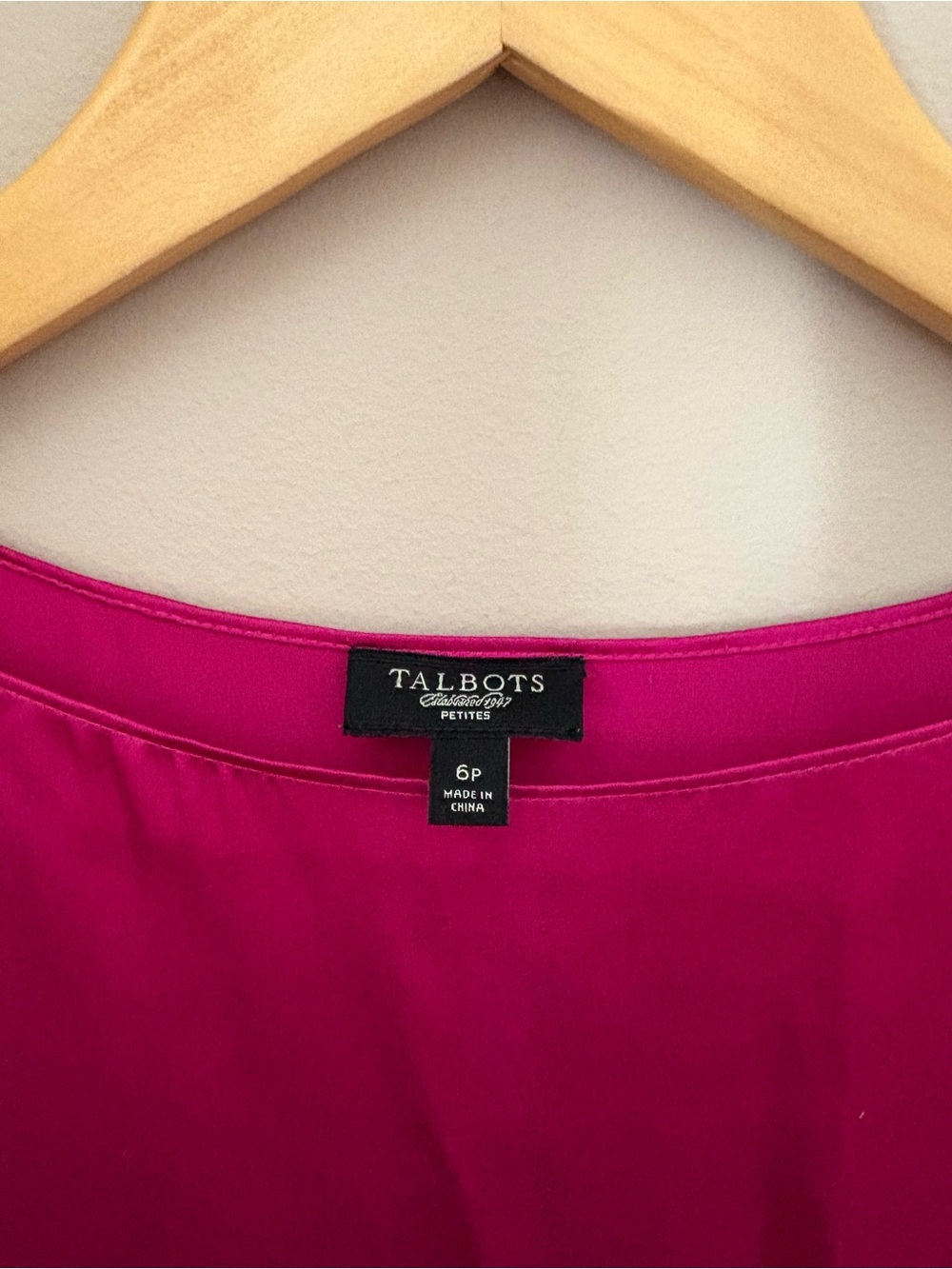 Talbots Women’s Satin Split-Sleeve Blouse - Fuchsia Sz 6P - Picture 3 of 5